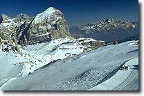 novità dell'inverno per chi scia nelle Dolomiti. L'itinerario percorre il fronte dolomitico e gira attorno al Col di Lana,il colle di sangue, simbolo della Grande Guerra.