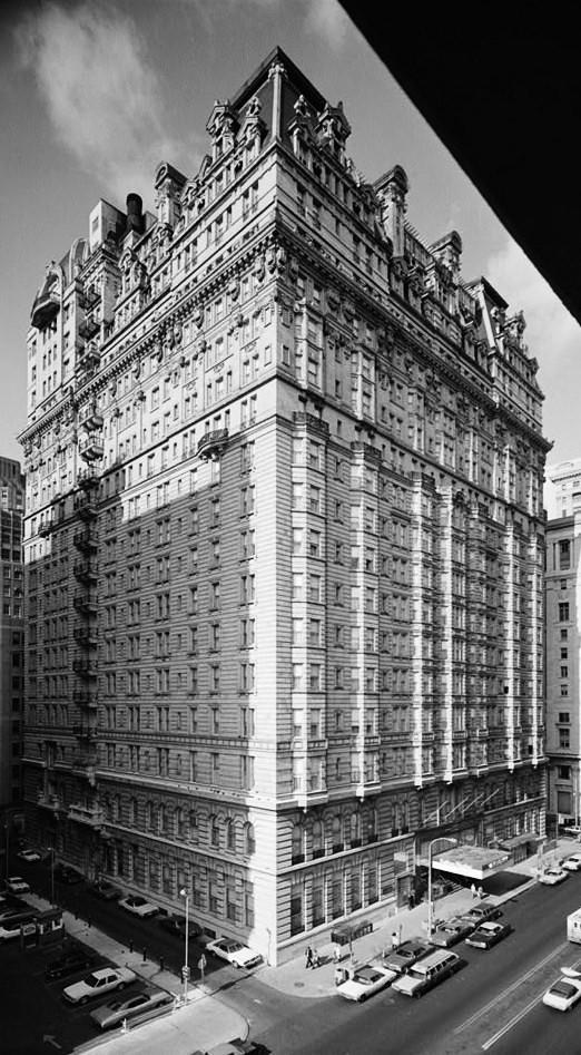 Le origini: la malattia del legionario La Malattia dei Legionari fu descritta per la prima volta nel 1976, quando 400 persone si riunirono al Bellevue Stratford Hotel di Filadelfia (USA) per l