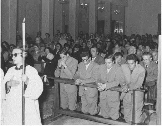 La sera il Salesiano Don L Arco celebrò con dotta e fervida parola le glorie della celeste Ausiliatrice.