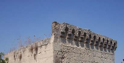 Nel 1480, anno dell invasione del Salento da parte dei Turchi, il barone Nicolò De Noha fece costruire le mura ed il Castello cinquecentesco che era a