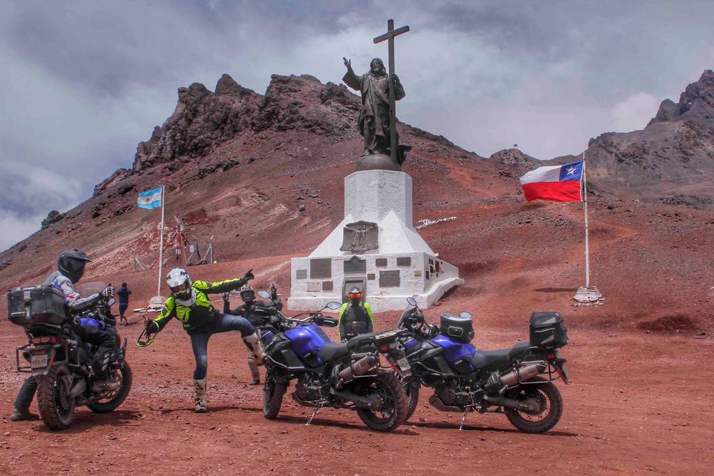 Un meraviglioso viaggio di 7 giorni tra Cile e Argentina alla scoperta dei luoghi piu' affascinanti delle Ande, percorrendo il passo
