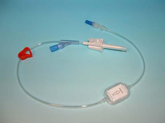 SET DI INFUSIONE CON VIA SECONDARIA E FILTRO DA 0,22 µ (INFUSION SET WITH SECONDARY WAY AND 0,22 µ) Set di infusione in poliuretano con via di accesso secondaria dotata di accesso vascolare needle