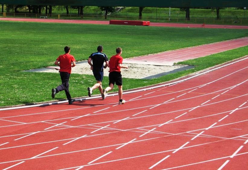 OCCORRENTE: Pista di atletica Cronometro Delimitatori (se necessari) Assistente Come