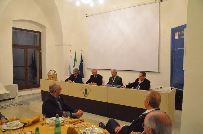 L'evento è stato introdotto dal Presidente del Rotary Club, Silvano Marseglia e dal Sindaco Luigi