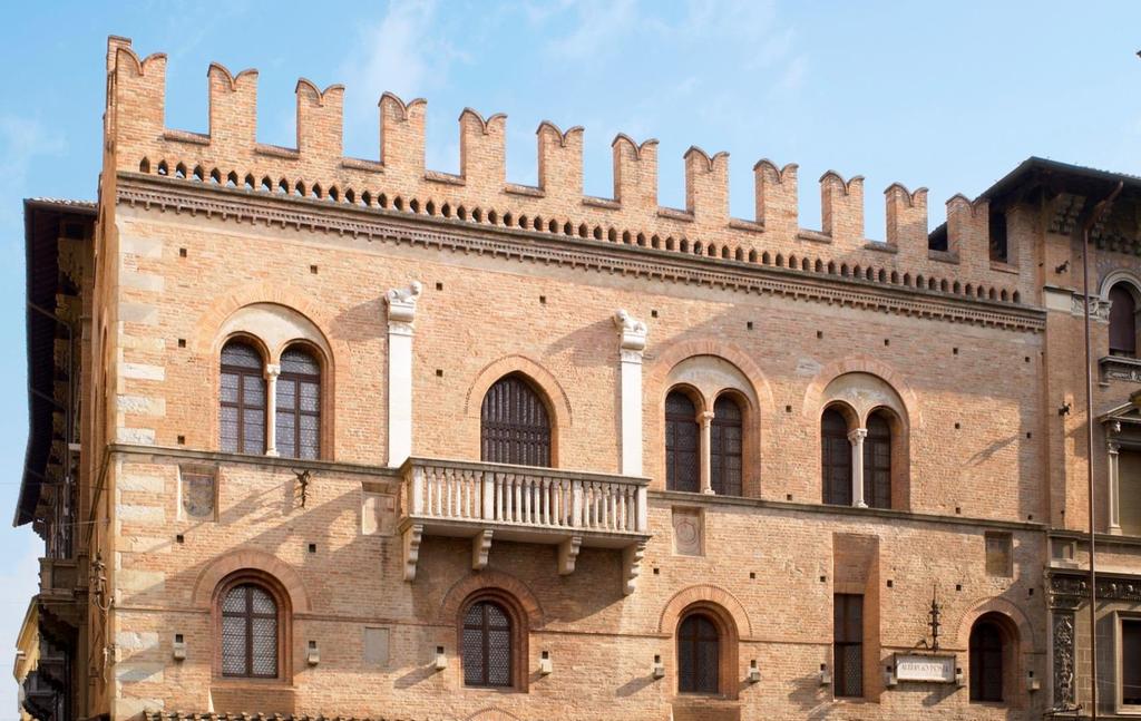 500 anni di ospitalità nel centro storico di REGGIO EMILIA Nel cuore del centro storico di Reggio Emilia, nell antico Palazzo del