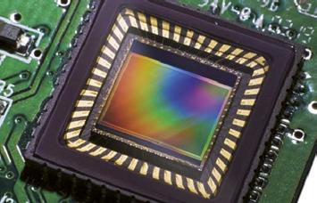 Tipi di sensori modello: nota: CCD Per molti anni sono stati gli unici sul mercato 1) Un sensore CCD. 2) Sensore CMOS Canon APS-H da 120 megapixel.