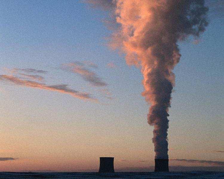 Ambiente Inquinamento di terra, acqua e aria Effetto serra Piogge acide Buco