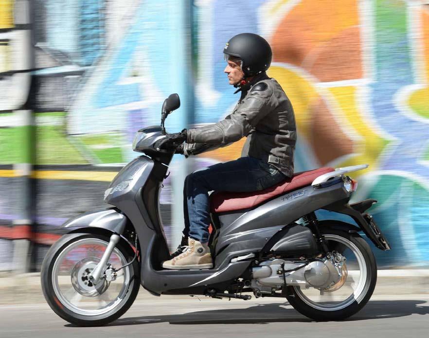 G li scooter a ruote alte sono i modelli preferiti da chi si nuove in città.
