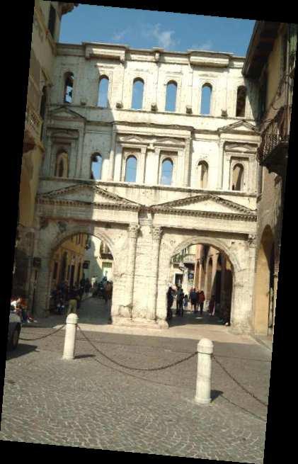 Scala della Ragione Cortile del Mercato Vecchio La scala grande scala gotica, in origine era coperta. Fu chiamata così perché, fino a due secoli fa, portava proprio all interno del Tribunale.