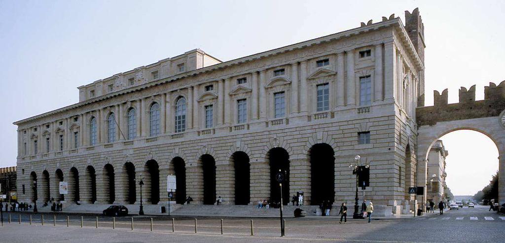 II ppaallaazzzzii ppiiùù bbeellllii ddii Veerroonnaa Palazzo della Gran Guardia Addossato alle mura comunali il grandioso Palazzo della Gran Guardia con la sua elegante scalinata è stato costruito in