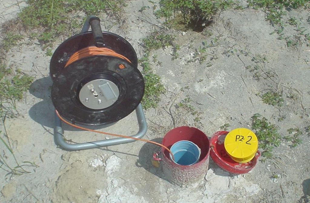 PIEZOMETRI 4/5 RILIEVO PIEZOMETRICO consente la misura di profondità a cui si trova il livello dell'acqua in piezometri, pozzi, cisterne ecc.