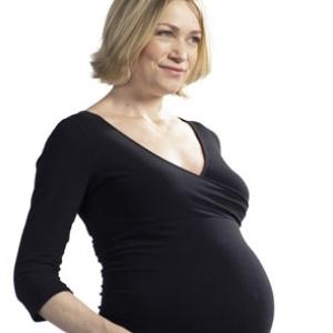 Maternità in età riproduttiva avanzata L età in cui le donne affrontano la prima gravidanza è aumentata notevolmente soprattutto nei paesi occidentali per ragioni economiche e sociali legate a studio