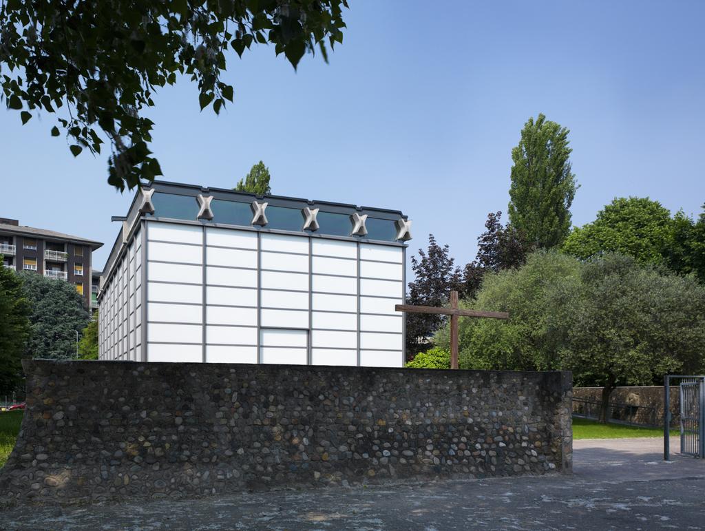 CHIESA DI NOSTRA SIGNORA DELLA MISERICORDIA BARANZATE, MILANO Progetto, direzione lavori e