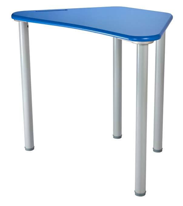 L 88 x 61cm ø190cm XL 98 x 61cm ø210cm altezza ripiano M5 71cm M6 76cm spessore 22mm rivestimento in PVC wasabi blu arancio Modulo centrale Il modulo è allestibile con multipresa e un sistema di