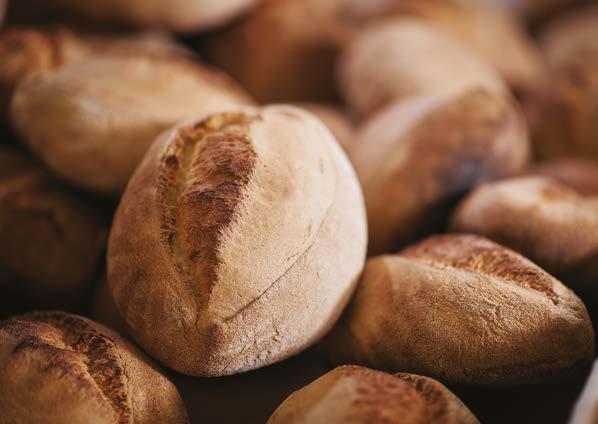 PANE NOSTRUM Nel nostro paese, Escolca, la tradizione del pane fatto in casa ha radici centenarie. Un tempo nelle case dei contadini e dei pastori il pane si faceva una volta alla settimana.