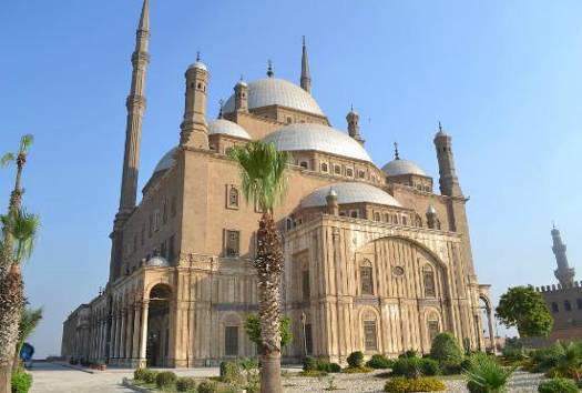 2 giorno / Cairo (piramidi di Giza, Saqqara, Menfi) I siti archeologici più famosi e forse più emozionanti del mondo Dopo la prima colazione visita dei famosi monumenti della città che potranno