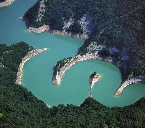 Reno (in periodi particolarmente siccitosi) e dal CER (Canale Emiliano-Romagnolo).