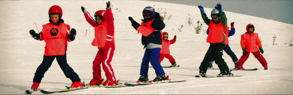 La nostra scuola sci organizza inoltre giornate sulla neve per i ragazzi, distinguendo un programma sciatori e uno non sciatori. I RAGAZZI SARANNO RIUNITI IN UN GRUPPO DI MASSIMO 50 PARTECIPANTI.