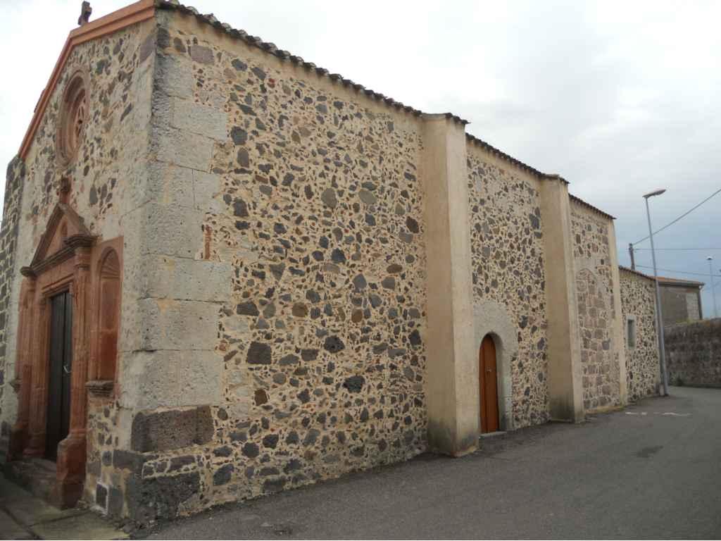 Sant'Antonio Foto del fronte laterale su via Amsicora edificio religioso dedicato al culto di Sant'Antonio. Venne realizzata agli inizi del XVI secolo.