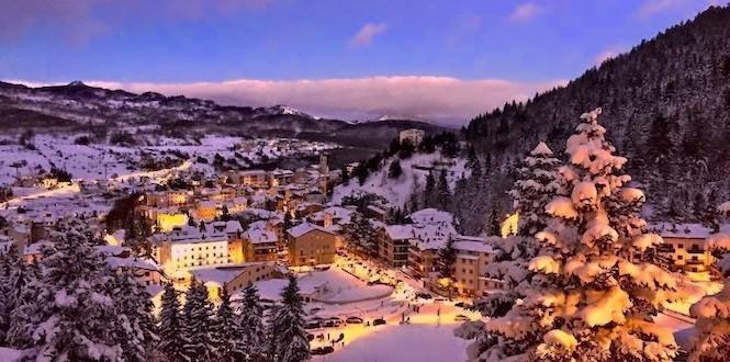 Quasi 130 chilometri di piste da discesa ed un solo skipass per gli impianti di Roccaraso, Rivisondoli, Pescocostanzo, Pescasseroli e Barrea.