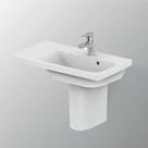 Abbinabile a mobile E0317/C6745 (versione dx), colonna, semicolonna o sifone d arredo. Dimensioni: 70x38 cm Lavabo Top asimmetrico con foro centrale aperto, profondità ridotta a soli 38 cm.