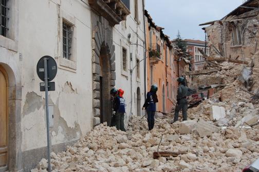 DESCRIZIONE DEL DSS Danneggiamento infrastruttura (Rischio FISICO ) Contaminazione risorsa (Rischio CBR ) HAZARD NATURALE Planning DSS - Assessment della vulnerabilità strutturale - Caratterizzazione