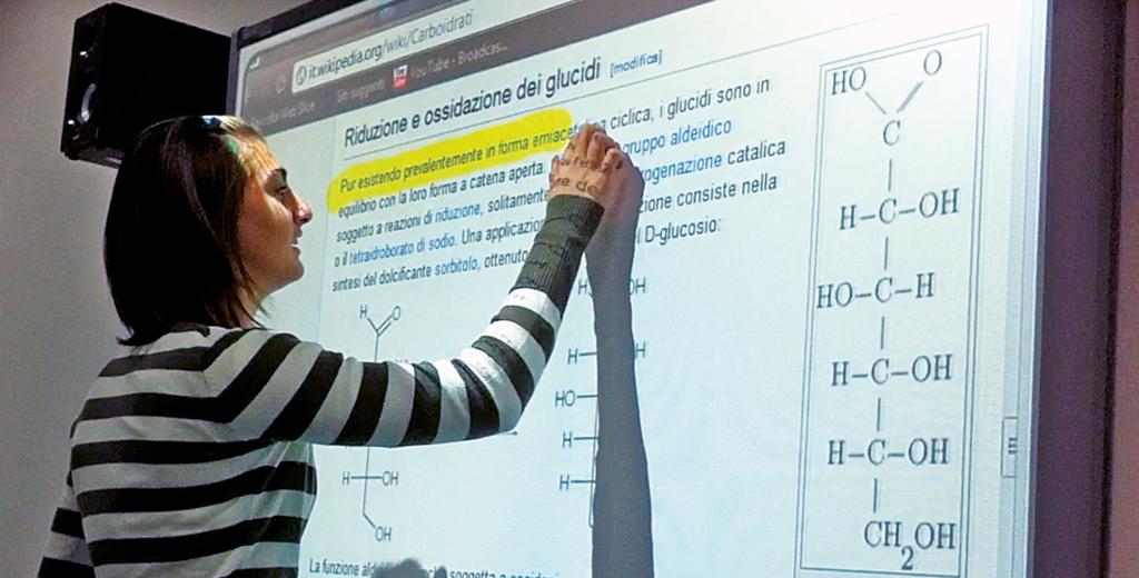 Istituto Tecnico Economico si articola in un BIENNIO COMUNE Discipline I anno II anno Lingua e letteratura italiana 4 4 Lingua inglese 3 3 Seconda lingua straniera 3 3 Storia 2 2 Geografia 3 3