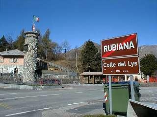 .. il Colle del Lys, importante valico di comunicazione tra la Valle di Susa e quella di Viu' situato a 1314 metri di quota (11,94).