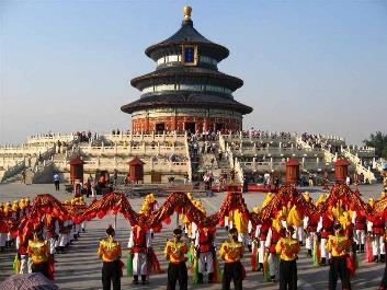 5 giorno Pechino/Xi'an In mattinata, ultime visite: il tempio del Cielo. Nel pomeriggio, partenza in aereo per Xi'an. Sistemazione in albergo. Pranzo in ristorante. Cena internazionale in albergo.