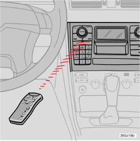 Infotainment Pannelli di comando impianto audio Puntare il telecomando verso il ricevitore IR (vedere l illustrazione), il quale è