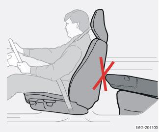 Sicurezza WHIPS ATTENZIONE! Se il sedile è stato sottoposto a una forte sollecitazione, ad esempio in caso di tamponamento, il sistema WHIPS deve essere controllato da un officina autorizzata Volvo.