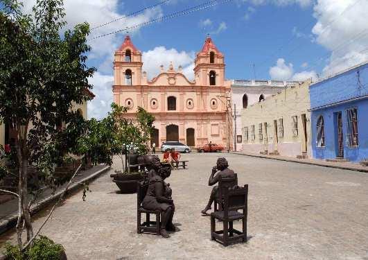 Altro piccolo e interessante museo è l Historico Municipal con belle sale affrescate a ammobiliate e un superbo panorama sul