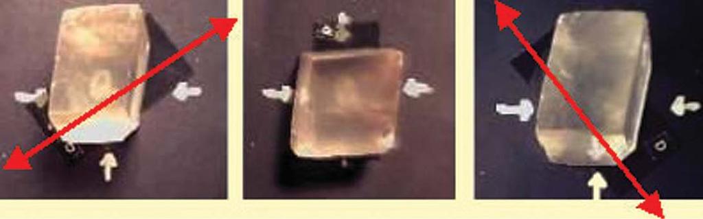 19 - TRASMISSIONE DEL SOLO FASCIO ORDINARIO O DI QUELLO STRAORDINARIO Un polaroid con sopra un cristallo viene appoggiato sulla lettera scritta su un foglio.