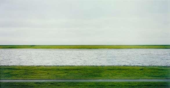 La gigantesca fotografia di Andreas Gursky "Rhein II" è stata battuta