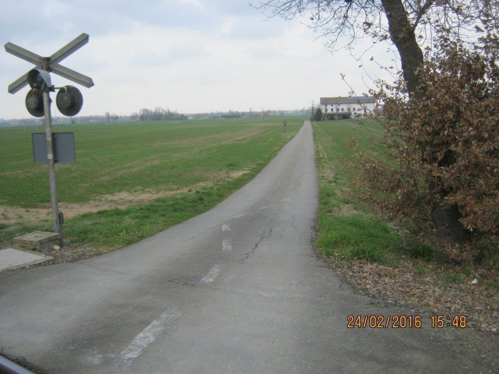 Figura 5 - Vista dello stato di fatto della zona di intervento La strada oggetto dell intervento, è lunga circa 430 m. ed ha una larghezza di 5,20 m.