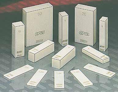 Blocks and Gauges Gauge blocks set Blocchetti di riscontro in set Special stainless steel. Hardness: HRC64. According to ISO 3650 - DIN 861. Pianparalleli in acciaio. Durezza HRC64.