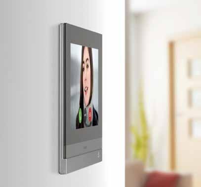 L offerta MyHOME_Up si arricchisce di un nuovo dispositivo touch screen da 7" art. 3488 per il controllo delle funzioni domotiche. HOMETOUCH integra il sistema di videocitofonia BTicino.