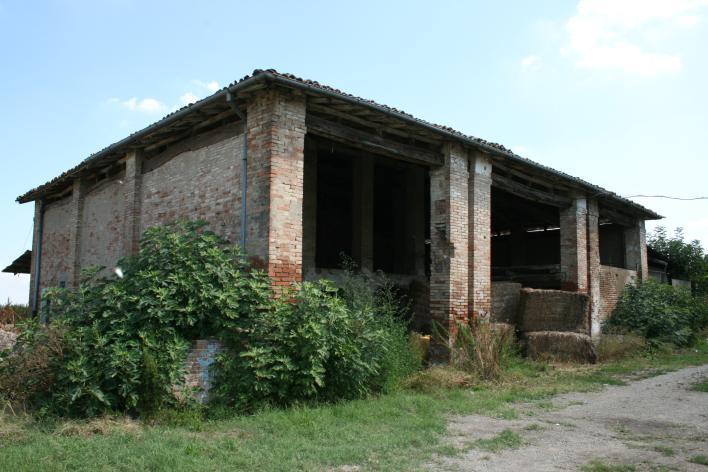 arch/dec di pregio Colonne con basamenti e capitelli in rilievo non