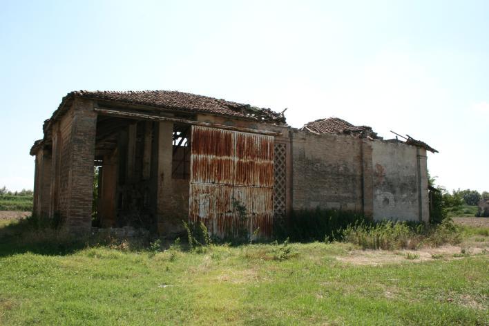 arch/dec di pregio Gelosie, capitelli non Stalla-fienile di pertinenza della