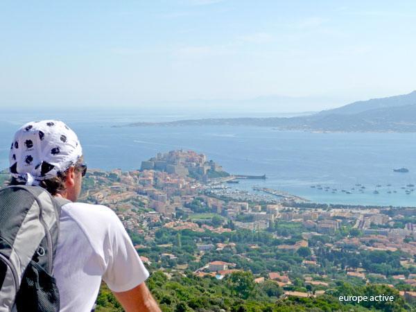 7 giorni / 6 notti Sulle tracce del GR20 Nord in libertà Considerato uno degli itinerari escursionistici più belli e più difficili d Europa se non del mondo, il mitico GR20 é un itinerario di