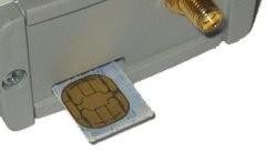 Avvitare il connettore SMA maschio dell'antenna GSM al connettore SMA femmina del modem.