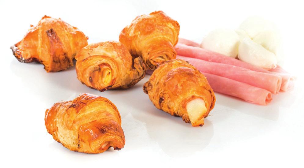 MINI CROISSANT Descrizione: Vassoio a peso variabile di: - Mini cornetti ripieni di prosciutto cotto e formaggio Vassoio misto peso variabile Disponibile dal lunedì alla domenica (se il punto vendita