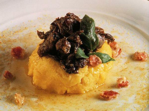 VARIE RICETTE PER LA POLENTA POLENTA CONTADINA Anche qui si prepara la polenta