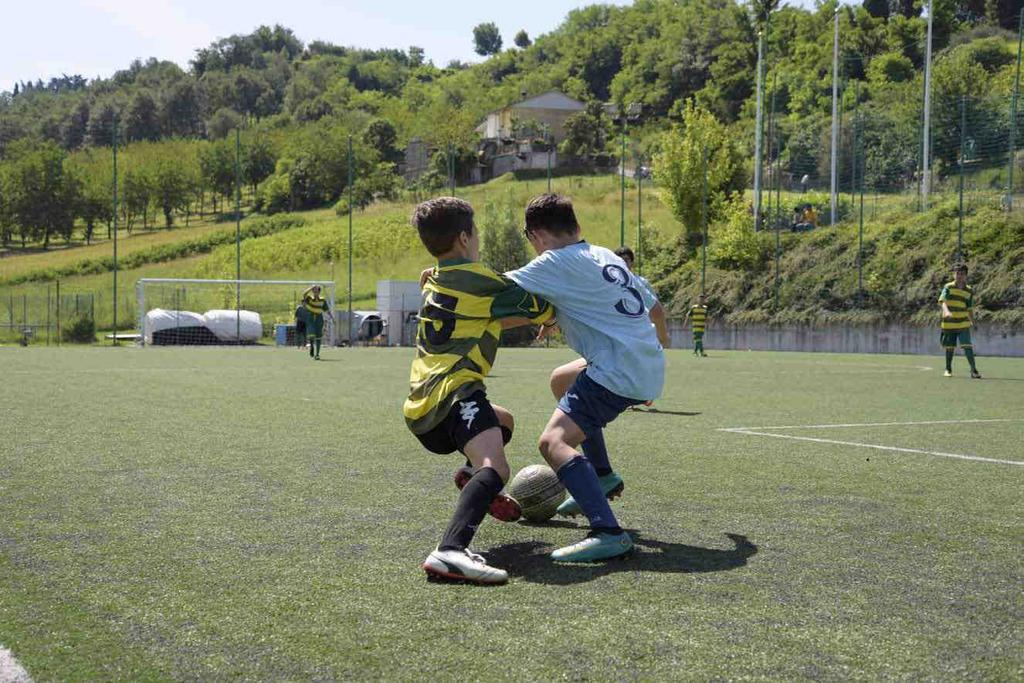 La quota comprende: Sistemazione alberghiera con trattamento di pensione completa con acqua ai pasti. Ingresso libero ai campi sportivi (campi in erba naturale ed erba sintetica).