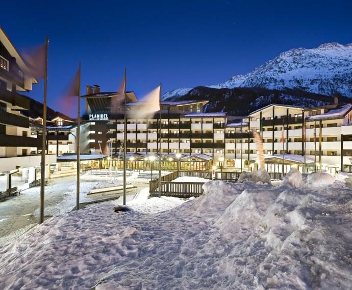 Hotel Planibel 4* La Thuile Val d Aosta Notti ENTRO IL 15/11 Dal Al 23/12/2017 26/12/2017 3 291 271 435 405-10% 26/12/2017 30/12/2017 4 480 446 720 670-10% 30/12/2017 02/01/2018 3 576 536 864 804-10%