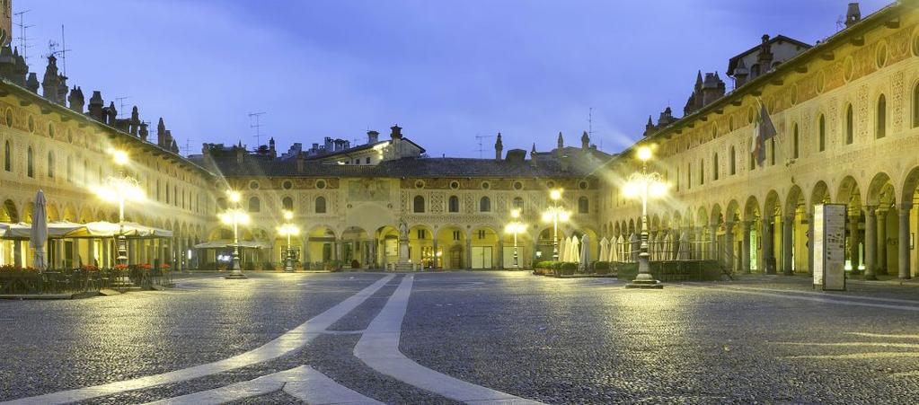 Il Viaggiatore Magazine Piazza Ducale, Vigevano A partire dal 14 aprile 2017, saranno per la prima volta visitabili con tour guidati nella città di Vigevano la Falconiera, le Prigioni e alcune parti