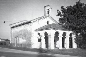 Pietro ad Azzano, quando, al tempo della sua ristrutturazione o rifacimento nel 1700, fu trasferito in questa piccola chiesetta.