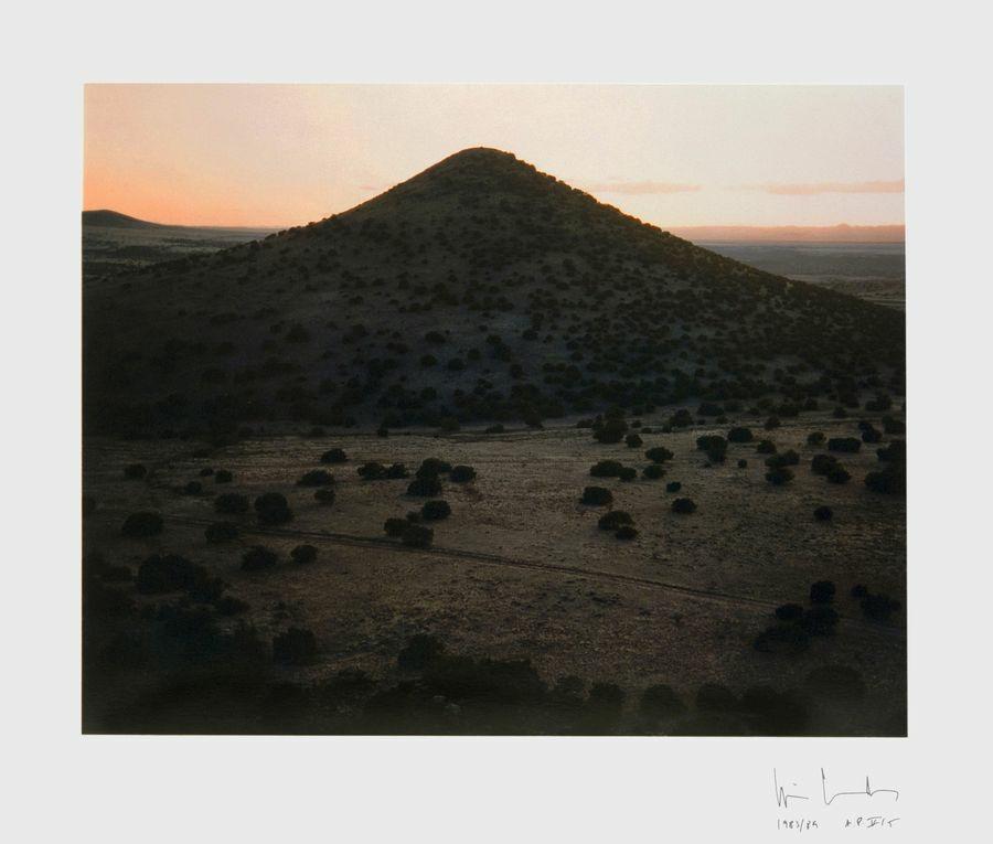 Wim Wenders (Düsseldorf 1945) Evening, near Santa Fè, New Mexico, 1983 Stampa a colori Dye transfer cm 33,5 x 42,2 immagine cm 50,5 x 60,5 foglio Tiratura 15 esemplari + 5 AP, esemplare AP V/5