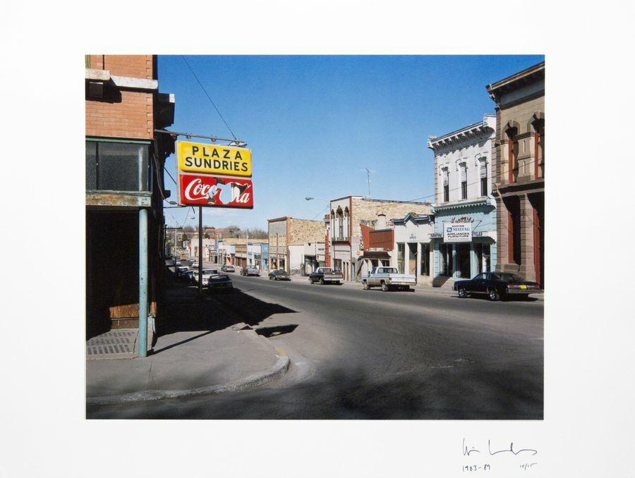 Wim Wenders (Düsseldorf 1945) Sundries, Las Vegas, New Mexico, 1983 Stampa a colori Dye transfer cm 33,5 x 42 immagine cm 50,9 x 60,5 foglio Tiratura 15 esemplari, esemplare 15/15 stampato nel 1989