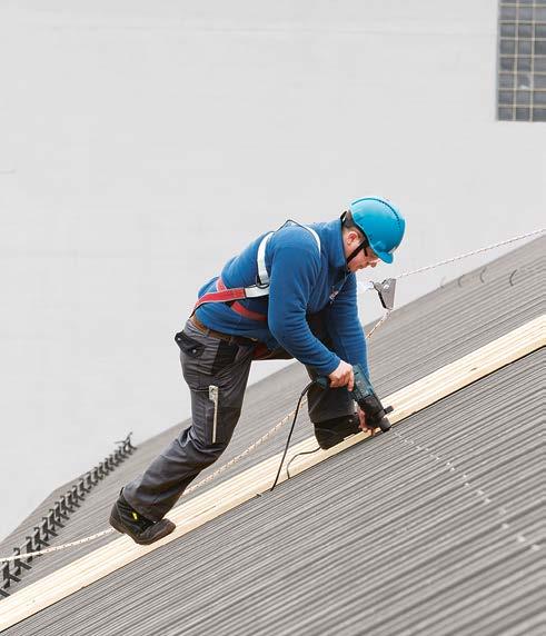 3. Lavoriamo solo su tetti e superfici di copertura resistenti alla rottura.